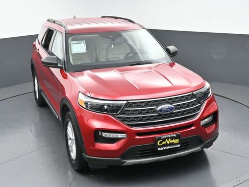 Used 2022 Ford Explorer XLT w/ Equipment Group 202A AWD/4WD image 43