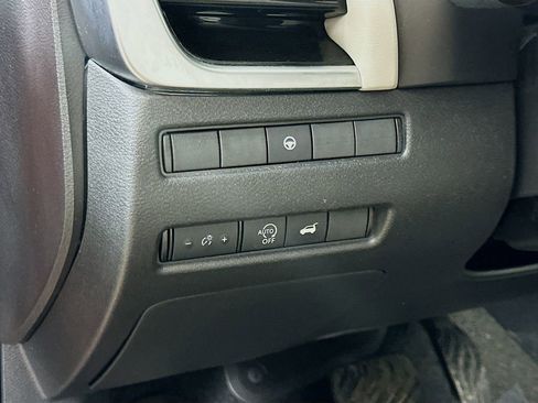 Used 2023 Nissan Rogue SL image 17