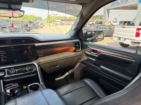 Used 2023 GMC Sierra 1500 Denali w/ Denali Reserve Package AWD/4WD image 19