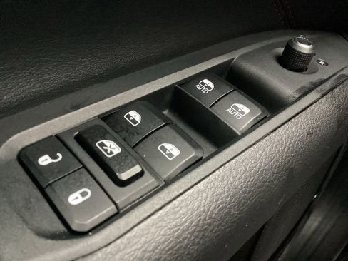 Used 2025 Jeep Compass Trailhawk AWD/4WD image 19