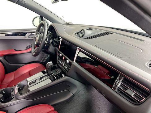 New 2026 Porsche Macan image 31