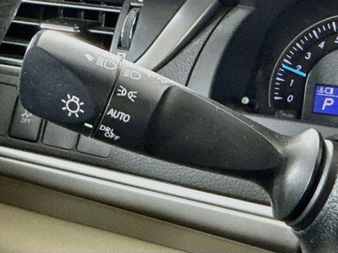 Used 2012 Toyota Camry LE FWD image 12