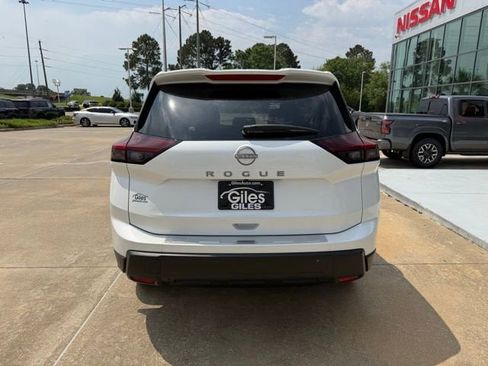 New 2026 Nissan Rogue SV FWD image 4
