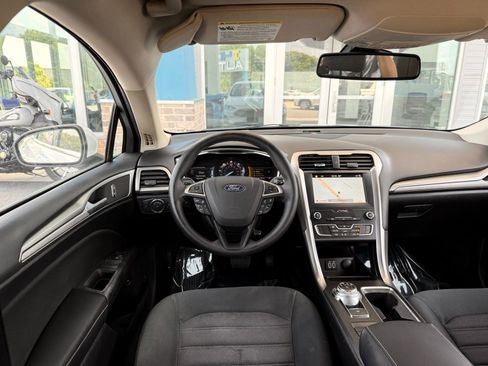 Used 2019 Ford Fusion SE FWD image 23