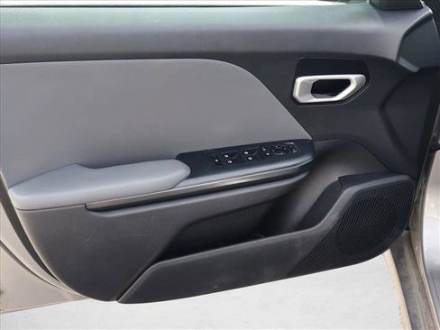 Used 2025 Kia K4 LXS image 10