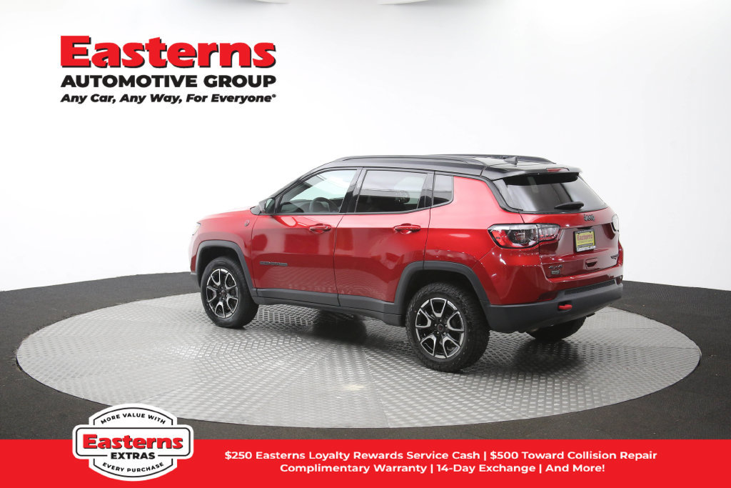 Used 2025 Jeep Compass Trailhawk AWD/4WD image 65