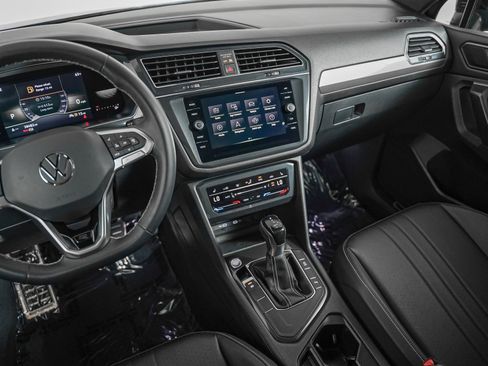 Used 2023 Volkswagen Tiguan SE R-Line FWD image 17