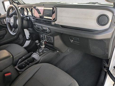 Used 2024 Jeep Wrangler Unlimited AWD/4WD image 21