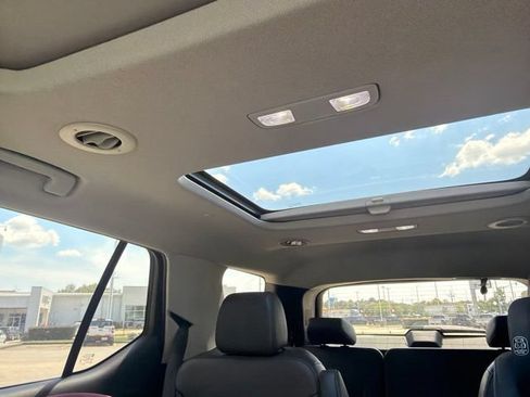 Used 2020 Chevrolet Traverse LT w/ LT Premium Package FWD image 12
