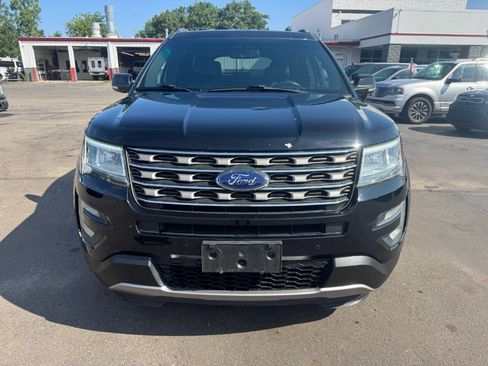 Used 2017 Ford Explorer XLT w/ Equipment Group 202A FWD image 8