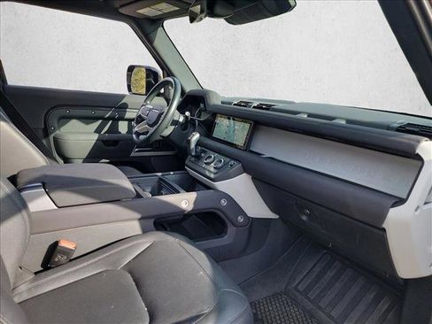 Used 2023 Land Rover Defender 90 S image 15