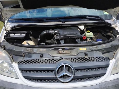 Used 2013 Mercedes-Benz Sprinter 2500 image 18