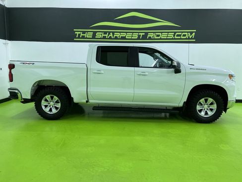 Used 2022 Chevrolet Silverado 1500 LT AWD/4WD image 11