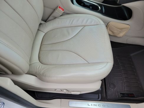 Used 2017 Lincoln MKC Reserve FWD image 19