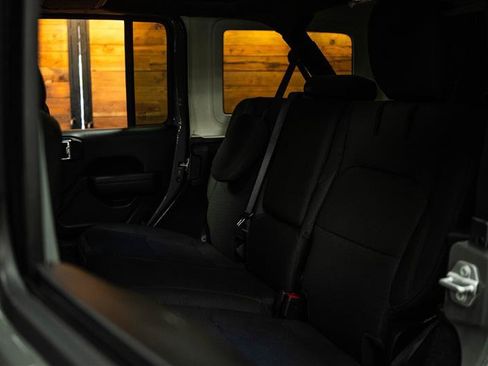 Used 2023 Jeep Wrangler Unlimited AWD/4WD image 10
