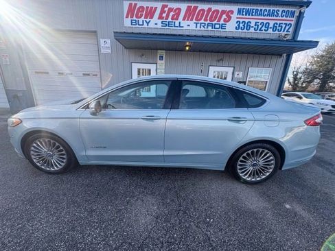 Used 2013 Ford Fusion Titanium w/ Titanium Driver Assist Pkg image 2