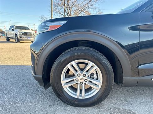 Used 2021 Ford Explorer XLT image 23