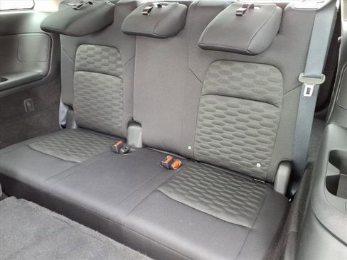 Used 2025 Nissan Pathfinder SV image 6