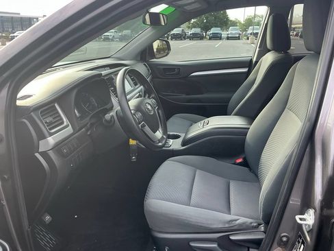 Used 2019 Toyota Highlander LE AWD/4WD image 19
