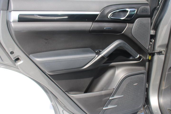 Used 2016 Porsche Cayenne AWD/4WD image 13