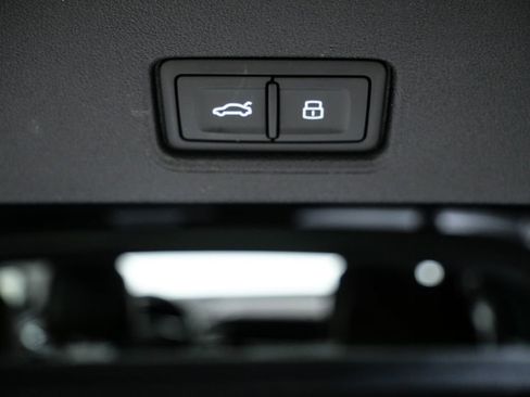 Used 2025 Audi Q4 e-tron Premium Plus w/ Premium Plus image 29