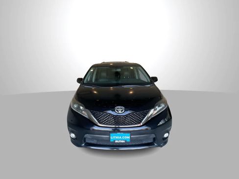 Used 2015 Toyota Sienna SE FWD image 3