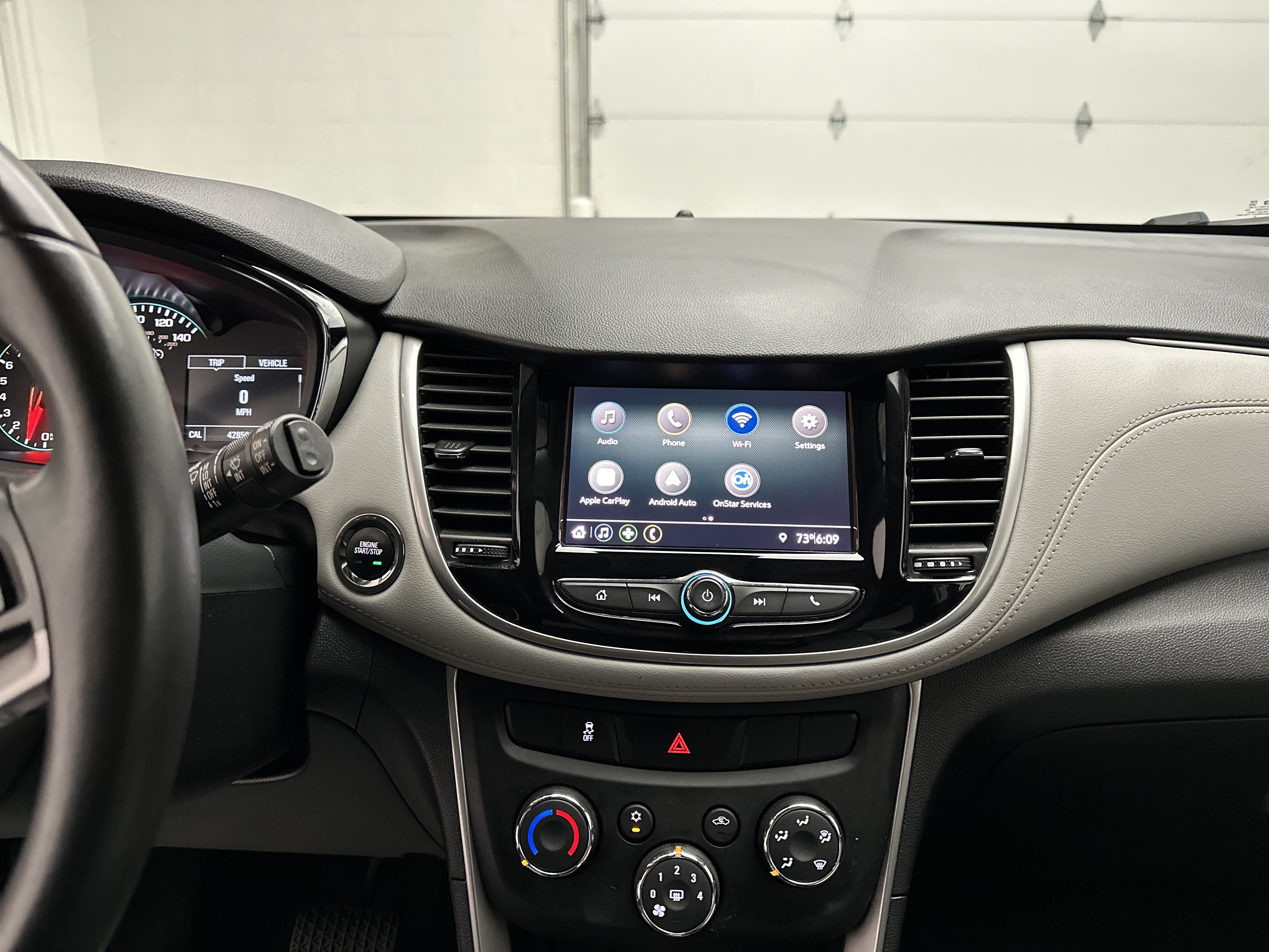 Used 2022 Chevrolet Trax LT w/ LT Convenience Package AWD/4WD image 27