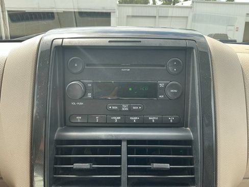 Used 2006 Ford Explorer XLT RWD image 26