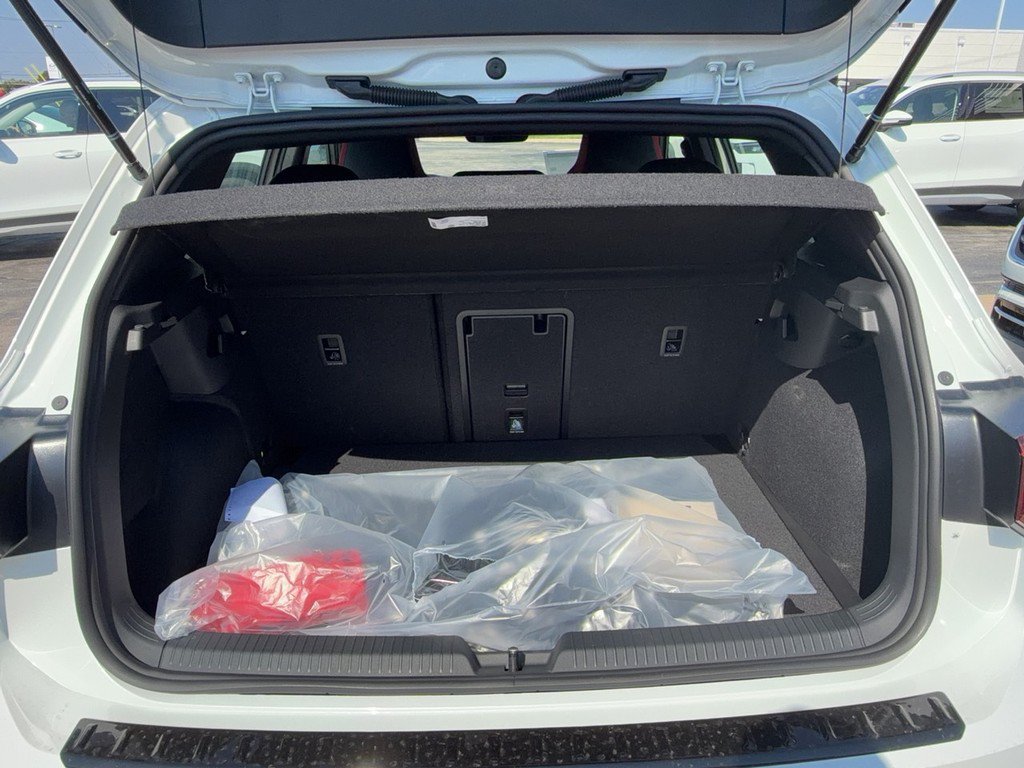 New 2026 Volkswagen GTI SE FWD image 4