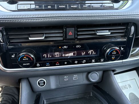 Used 2022 Nissan Rogue SL w/ SL Premium Package image 30