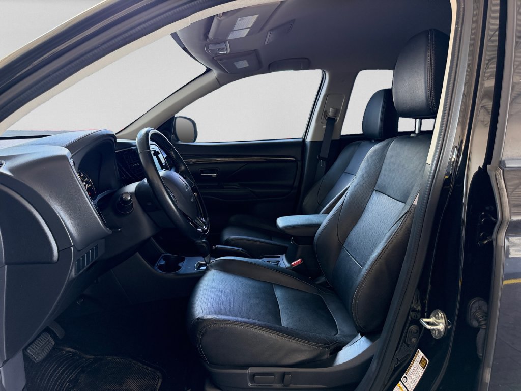 Used 2016 Mitsubishi Outlander SEL FWD image 22