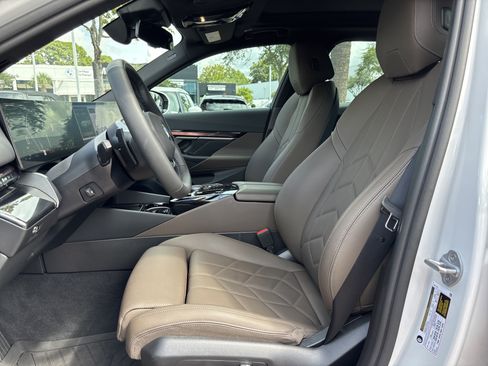 Used 2026 BMW 530i w/ Premium Package RWD image 16