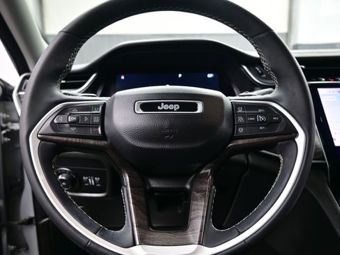 Used 2023 Jeep Grand Cherokee Limited w/ Black Appearance Package image 24