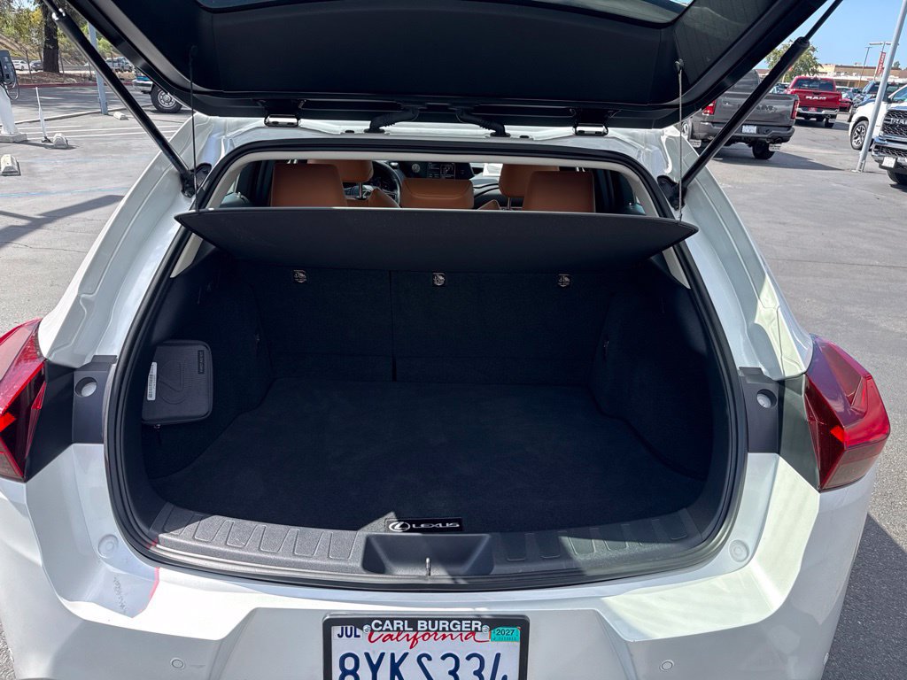 Used 2022 Lexus UX 200 w/ Accessory Package (Z1) FWD image 7