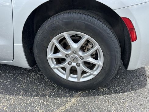 Used 2023 Chrysler Voyager LX image 32