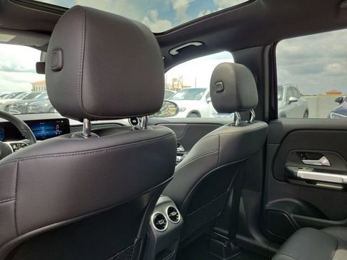 Used 2022 Mercedes-Benz GLB 250 image 14