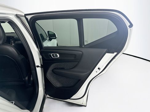 Used 2025 Volvo XC40 B5 Plus AWD/4WD image 31