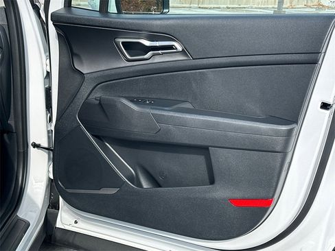 New 2026 Kia Sportage LX image 13