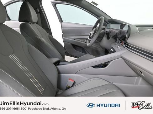 Certified 2025 Hyundai Elantra SEL image 29