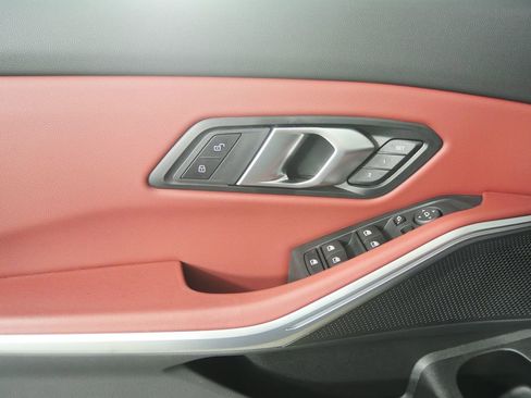 Certified 2025 BMW 330i Sedan image 9