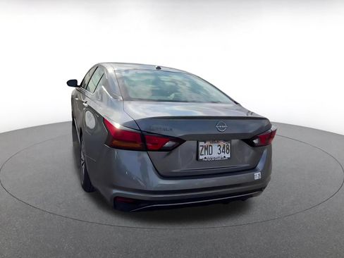 Used 2025 Nissan Altima 2.5 SV FWD image 11