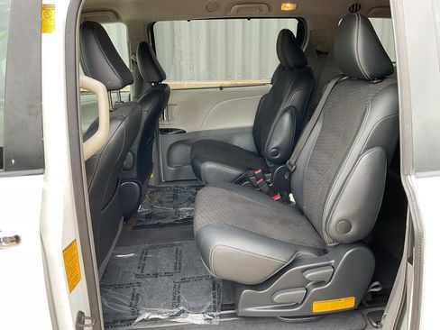 Used 2014 Toyota Sienna SE image 17