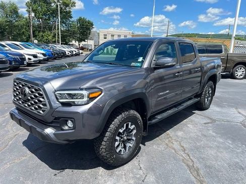 Used 2021 Toyota Tacoma TRD Off-Road w/ Technology Package AWD/4WD image 7