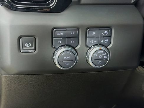 Used 2025 GMC Sierra 2500 AT4X AWD/4WD image 12