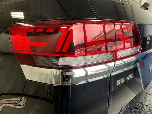 Used 2021 Volkswagen Atlas SE w/ Panoramic Sunroof Package AWD/4WD image 35