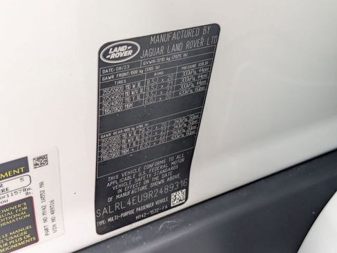 Used 2024 Land Rover Discovery Dynamic SE AWD/4WD image 27