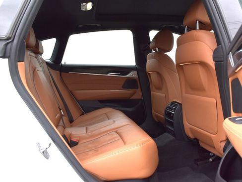 Used 2018 BMW 640i Gran Turismo xDrive image 35