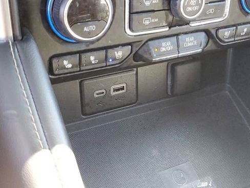 Used 2023 Chevrolet Suburban Premier RWD image 20