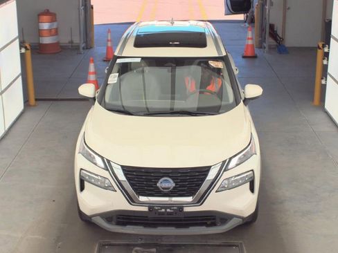 Used 2023 Nissan Rogue SV w/ SV Premium B Package image 2