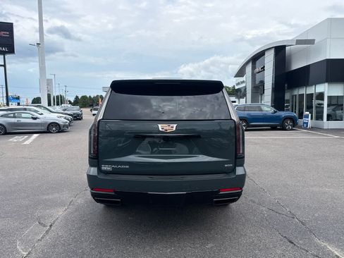 Used 2025 Cadillac Escalade ESV Sport w/ Touring Package AWD/4WD image 4
